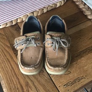 Boy sperry shoes GUC